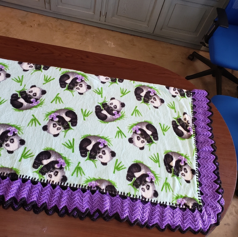 💜Gorgeous Handmade Plush One of a Kind Blanket With Hand Crocheted Edges NWOT💜 - Picture 2 of 7